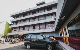 RedDoorz Plus near RSCM Jakarta